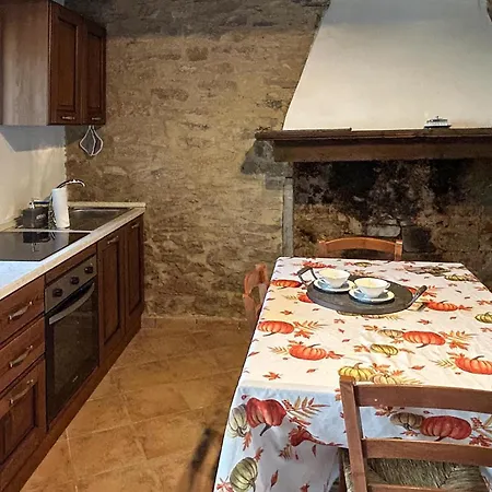 2 Bedroom Cozy In Apartamento Arcidosso